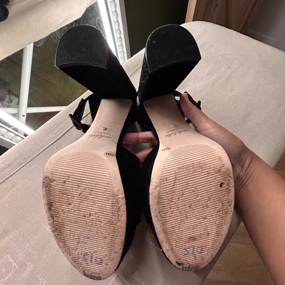 Velvet Heels with Floral Detail - Picture 4 of 4